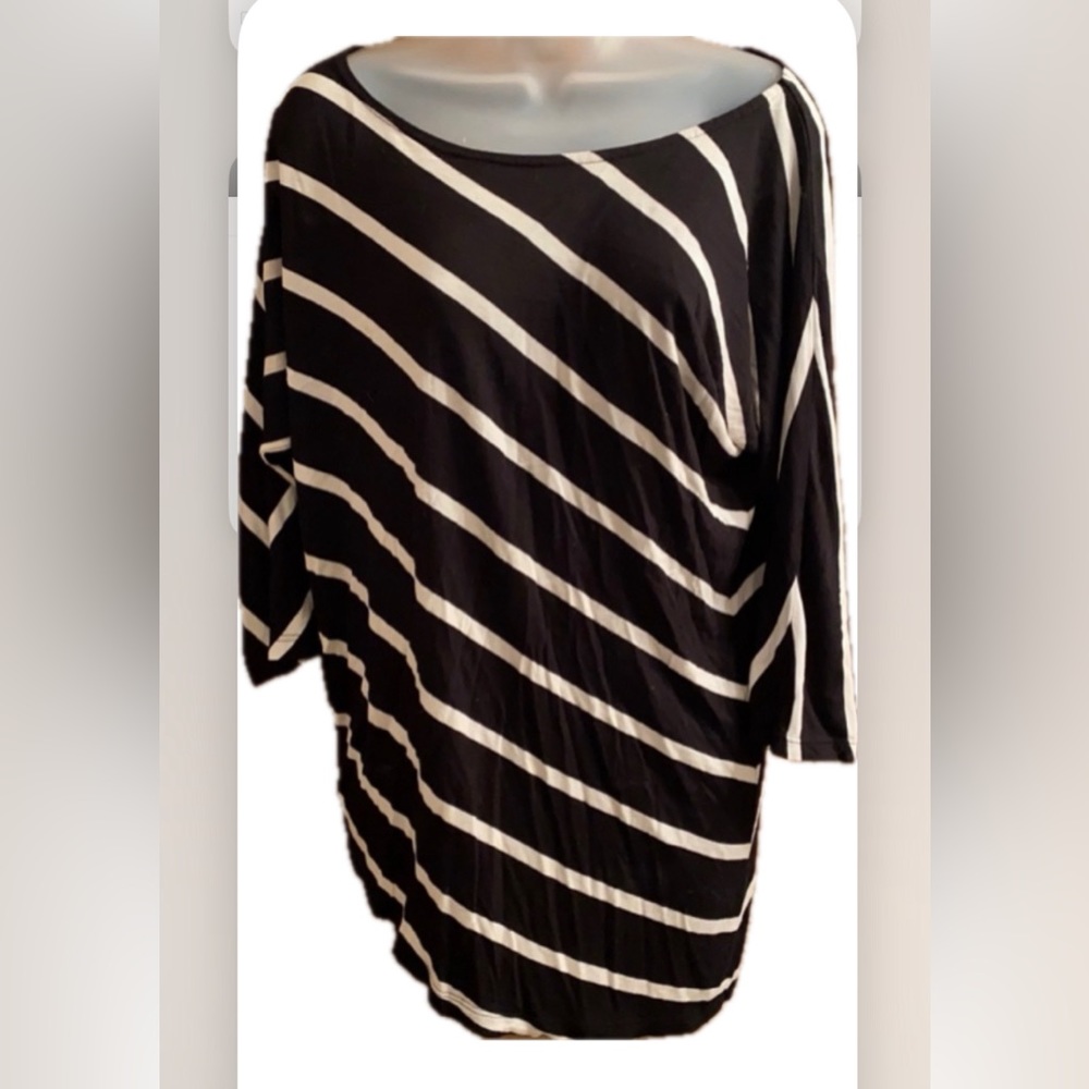 FINAL SALE 60% INC Asymmetrical Black & white 3/4 sleeve top Size L